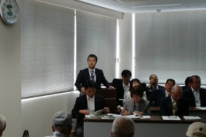 議会報告会にて司会を勤めました。