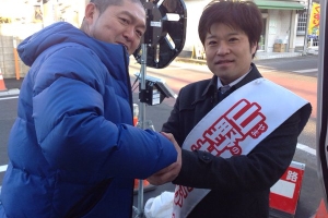 シンガーソングライター松本隆博さんと。