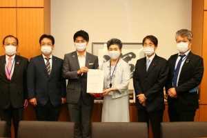 一歩ずつ進めてまいります。