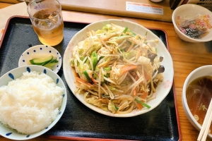 大量の肉野菜炒め