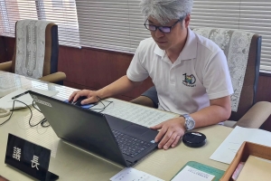 取手市議会議長としての公務に臨みました。